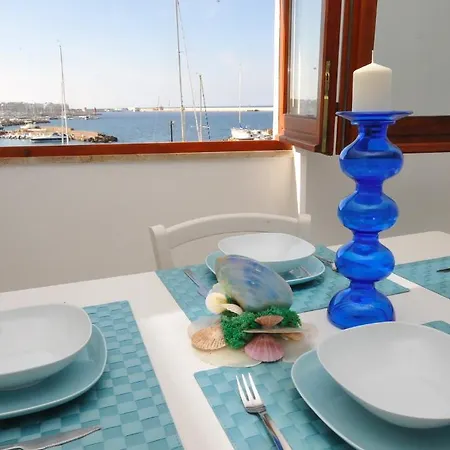 לינה וארוחת בוקר La Darsena 3*