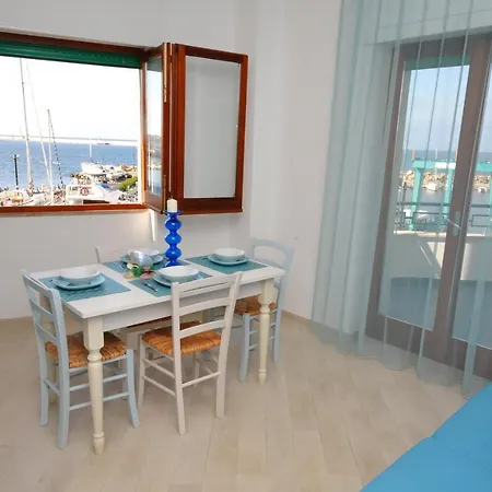 לינה וארוחת בוקר La Darsena 3*